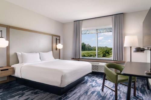 Katil atau katil-katil dalam bilik di Fairfield Inn & Suites by Marriott Cleveland Tiedeman Road