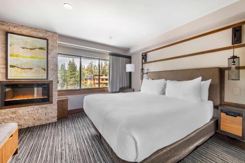 מיטה או מיטות בחדר ב-Hilton Vacation Club Tahoe Seasons Lake Tahoe