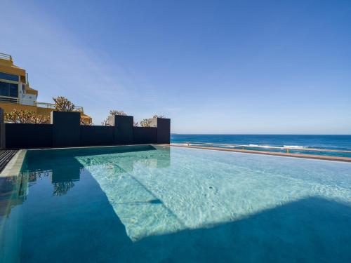 Piscina de la sau aproape de Sercotel Playa Canteras