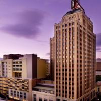 Drury Plaza Hotel San Antonio Riverwalk, hótel í San Antonio