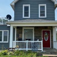 3bed 2bath nestled in cozy Grandview neighborhood โรงแรมใกล้Dubuque Regional Airport - DBQในDubuque