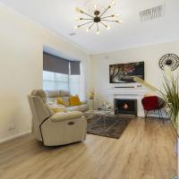 West Beach House 4U โรงแรมใกล้สนามบินอเดเลด - ADLในHenley Beach