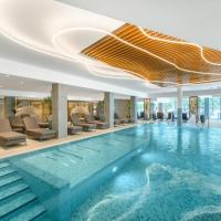 Kenese Bay Garden Resort & Conference: Balatonkenese şehrinde bir otel