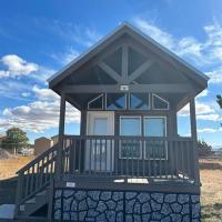 066 South Rim Grand Canyon Tiny Home Sleeps 8, hotel perto de Aeroporto do Parque Nacional Grand Canyon - GCN, Valle