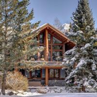 Glacier View Chalet | Family Chalet with Hot tub & Views, Set in a Tranquil Location, hotel berdekatan Green Lake Water Airport - YWS, Whistler