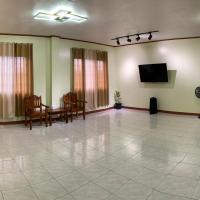 Laoag Spacious Guest House, viešbutis , netoliese – Laoag oro uostas - LAO