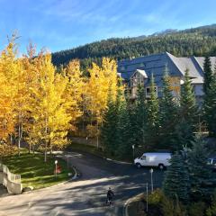 The Best Top Floor Ski-in/Ski-out at the Aspens