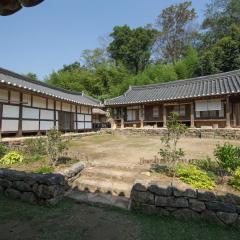 Jinrae Lee's Traditional House