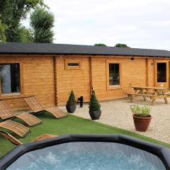 Stunning 5-Bed Cabin in Ashton Under Hill