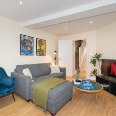 3 Bedroom Apartment with private terrace in Pimlico, Westminster, Victoria