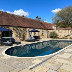 Luxury Cottage with Swimming Pool