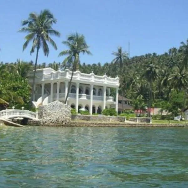 Blue Crystal Beach Resort, hótel í Puerto Galera