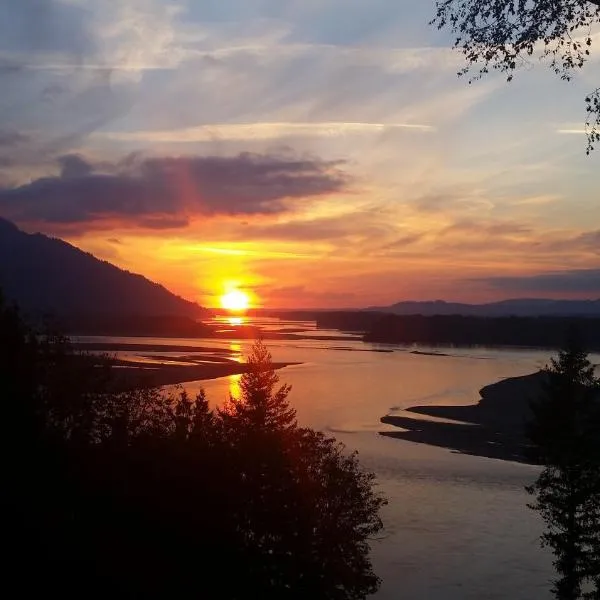 The Fraser River's Edge B&B Lodge, hotel u gradu 'Chilliwack'