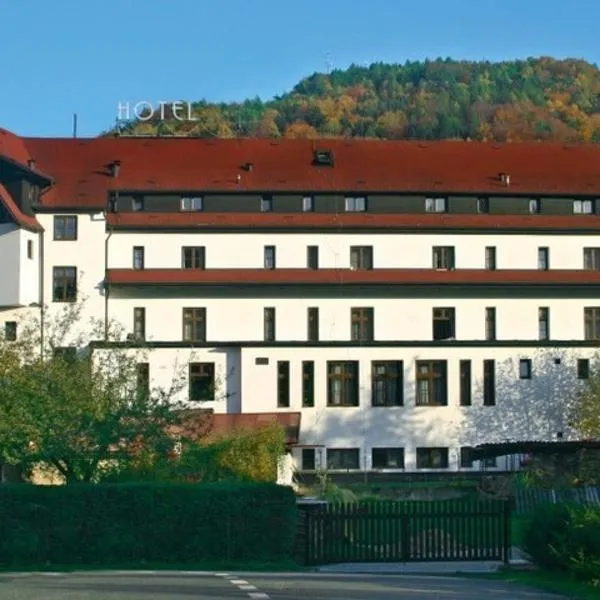 Hotel Skála, хотел в Jenschowitz