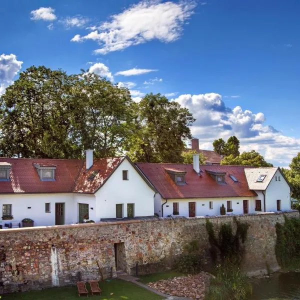 Platan Udvarhaz, hotel en Komárom