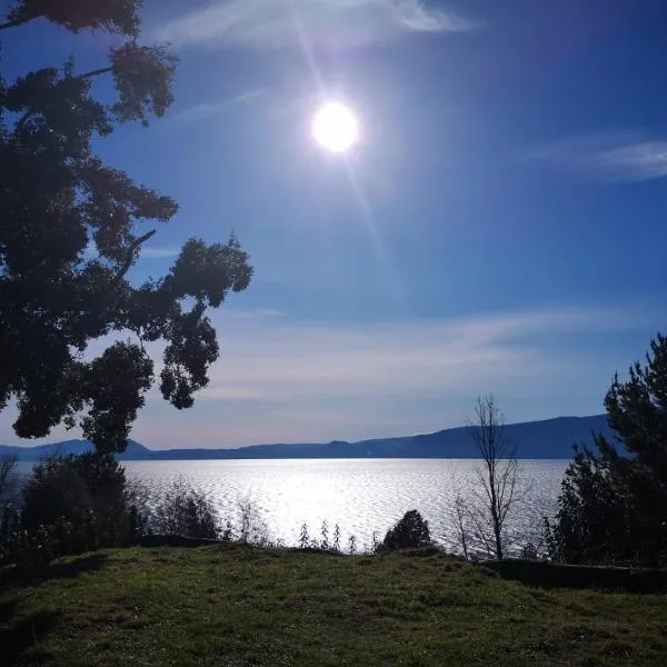 Cabañas Ayalén con vista al Lago, hotell i Pucón