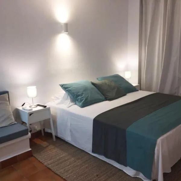 Apartamentos Albertos, hotel in Santa Eularia des Riu