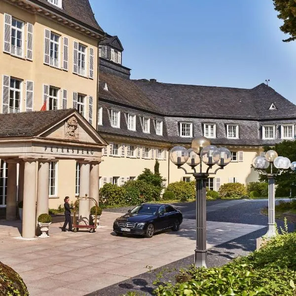 Steigenberger ICON Grandhotel & Spa Petersberg: Königswinter şehrinde bir otel