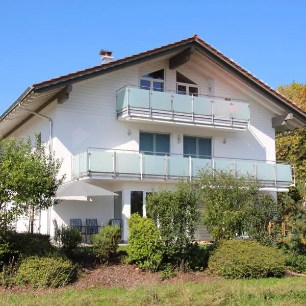 Chiemsee-Edelweiß Ferienwohnung, hotel di Gstadt am Chiemsee