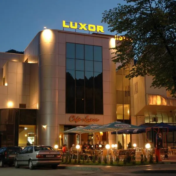 Luxor Hotel, hotel din Smilyan