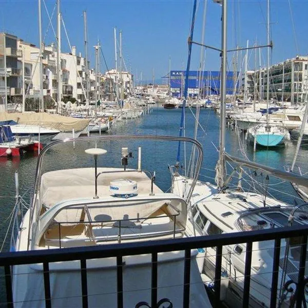 Marina Residencial, hôtel à Empuriabrava