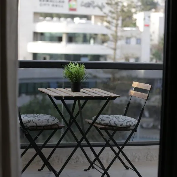 Ramallah Modern Apartment, hotel in Dūrā al Qar‘