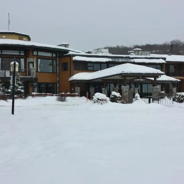 Le Manoir Du Lac DeLage, hotel di Sainte Brigitte de Laval