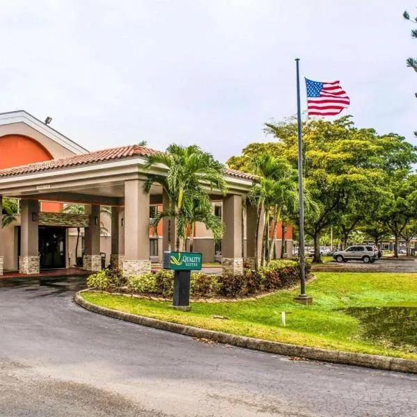 Quality Suites Fort Myers Airport I-75 โรงแรมในฟอร์ตไมเยอร์