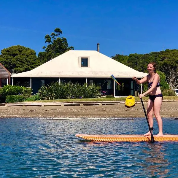 Absolute Beach front-Tutukaka Harbour, hotel en Matapouri