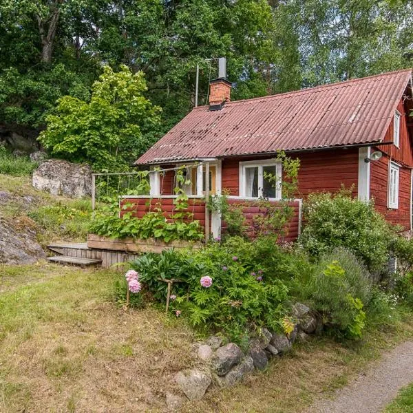 18th century farm cottage, hotel in Överum