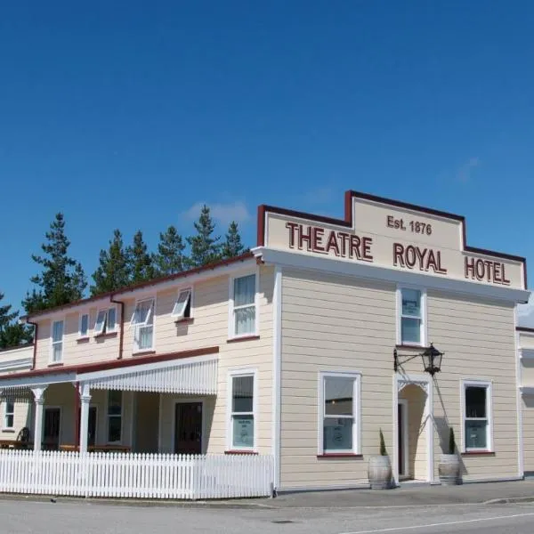 Theatre Royal Hotel, хотел в Kumara