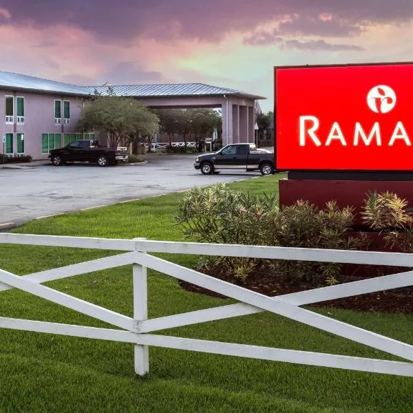 Ramada by Wyndham Luling, готель у місті Saint Rose