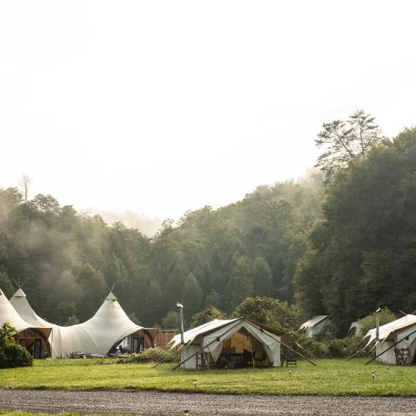 Under Canvas Great Smoky Mountains, готель у місті Сев'єрвілл