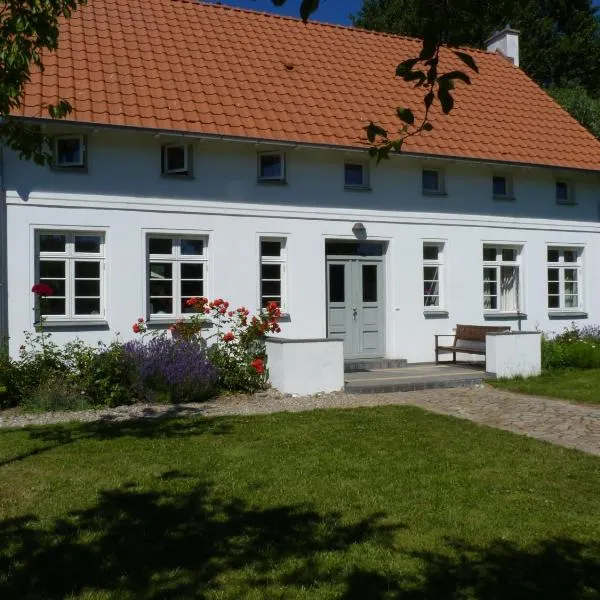 Traumhaftes Luxus-Ferienhaus, hótel í Boltenhagen