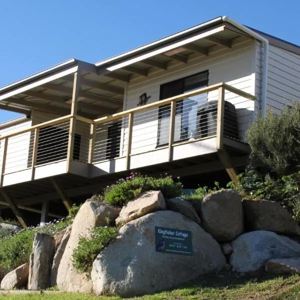 KINGFISHER COTTAGE Beachfront at the Binalong Bay, viešbutis mieste Sent Helensas