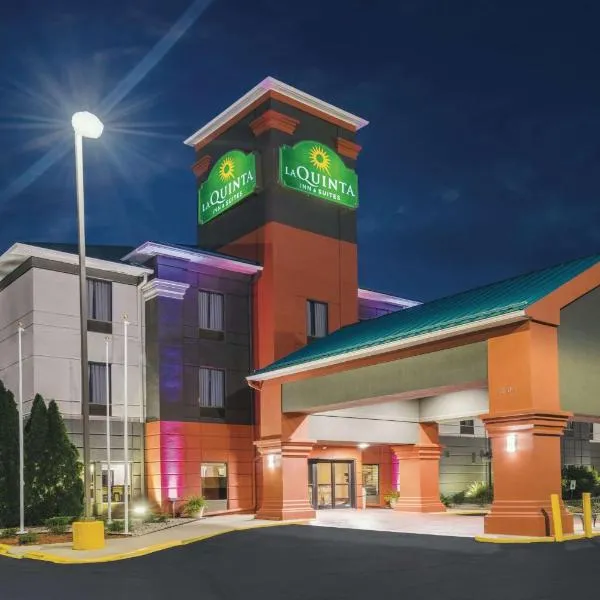 La Quinta Inn & Suites by Wyndham Louisville East, готель у місті Луїсвілл