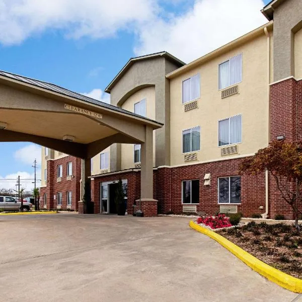 Comfort Inn & Suites and Suites Fredericksburg, hotell i Fredericksburg