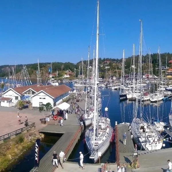 Henåns Hostel in the Marina, hotel in Kåröd