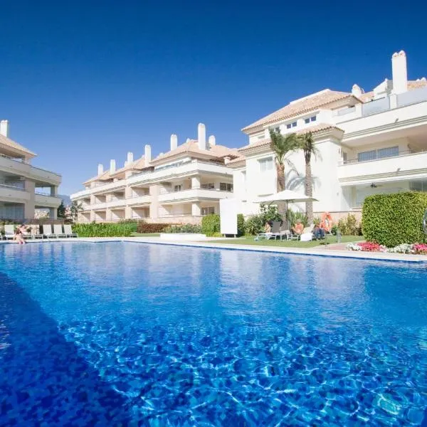 Apt 322 Heaven Beach Apartments, Guadalmansa Playa, hotel in Estepona