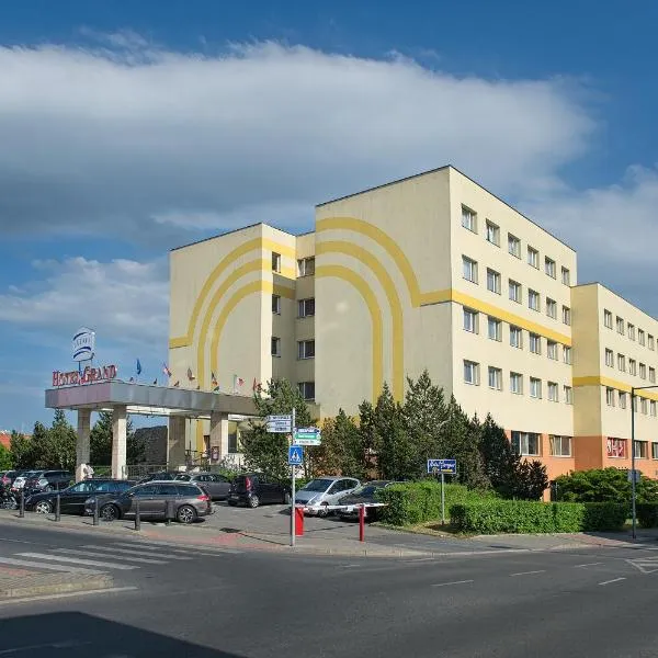 Hotel Grand Litava Beroun, хотел в Žebrák