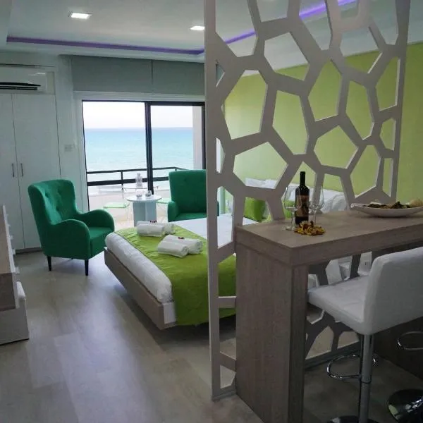 Lazuli Sea View-Beachfront Ap 405, отель в Вороклини