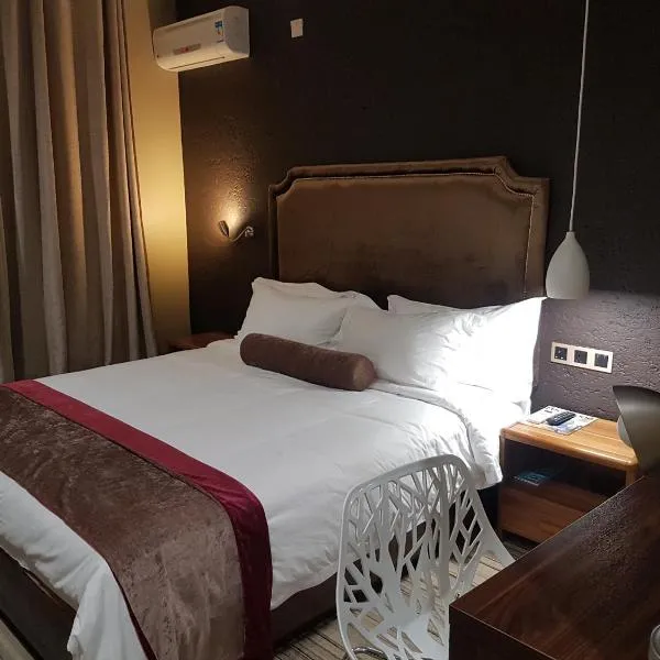 La Signature Guest house, hotel i Francistown