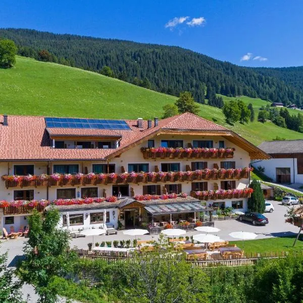 Hotel Schopfenhof, hotel v destinaci San Candido