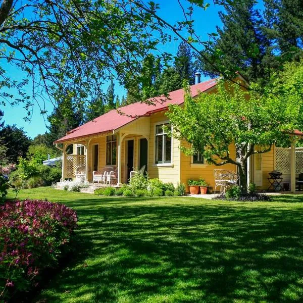 Leader Valley Cottage - A Tranquil Retreat For Two, hótel í Mt Lyford