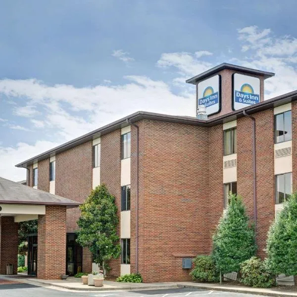 Days Inn & Suites by Wyndham Hickory, hotel i Hickory