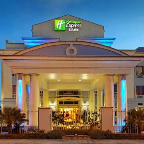 Holiday Inn Express Trincity, an IHG Hotel、Dabadieのホテル