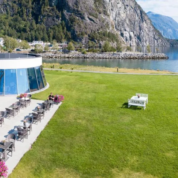 Valldal Fjordhotell - by Classic Norway Hotels، فندق في فالدال