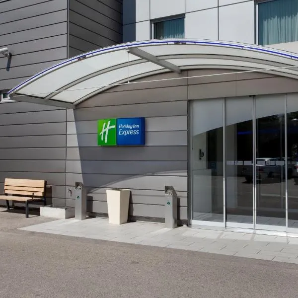 Holiday Inn Express Geneva Airport, an IHG Hotel, hotell Genfis