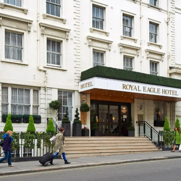 Royal Eagle Hotel โรงแรมในคิว