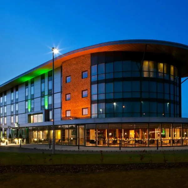 Holiday Inn Salisbury - Stonehenge, an IHG Hotel, готель у місті Еймсбері